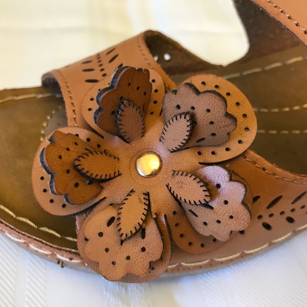 Italina new Brown Leather Floral Sandals Sz 6.5 - Picture 4 of 5